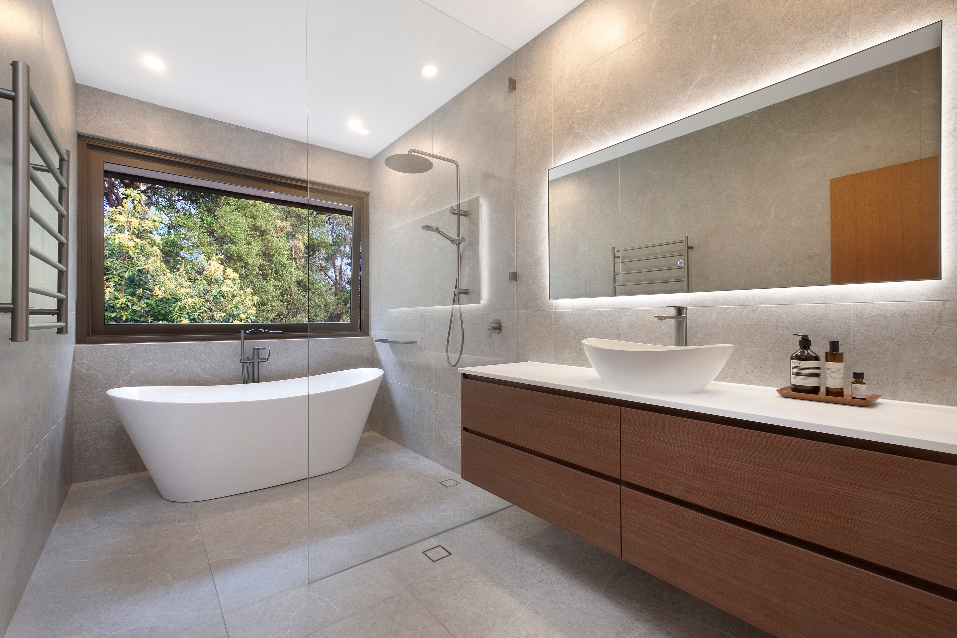 Modern luxury bathroom with freestanding tub — Castle Hill